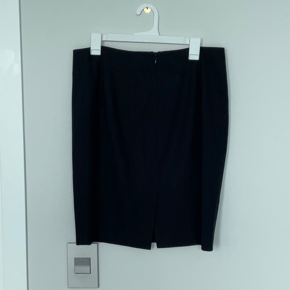Ann Taylor gabardine pencil skirt dark navy , size 12P, excellent condition - Picture 2 of 3